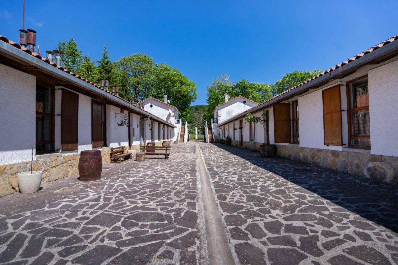 Kampaoh Sierra de Urbasa Hotel Bacaicoa Bagian luar foto
